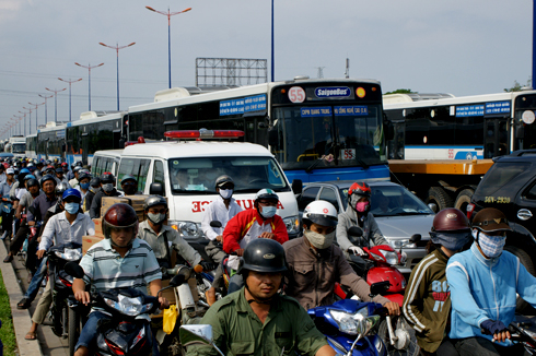 Nhiều người Việt quyết không nhường đường xe cứu thương