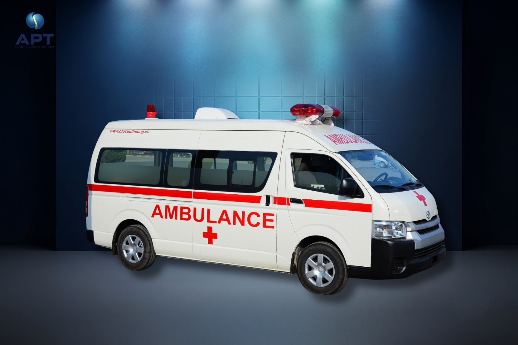 Nền xanh biển đậm chủ đạo (3)