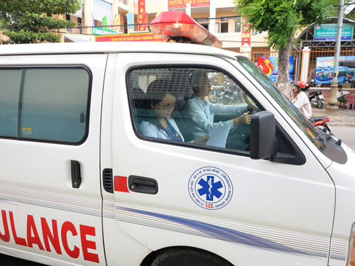 Công việc đòi hỏi tài xế cứu thương phải có thần kinh thép - Ảnh: Diệu Hiền